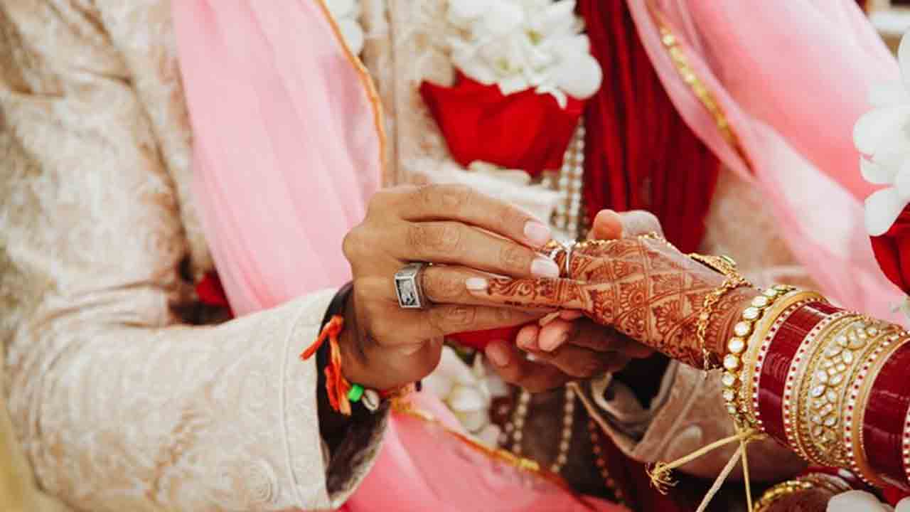 అస్సాంలో ప్రభుత్వ ఉద్యోగులకు రెండో పెళ్లి నిషేధం.. ఎందుకో తెలుసా?